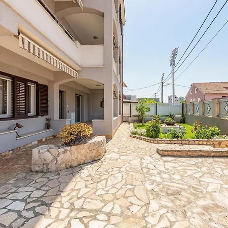 2 Bedroom Beautiful In 아파트 자다르