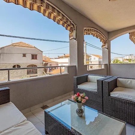 2 Bedroom Beautiful In 아파트