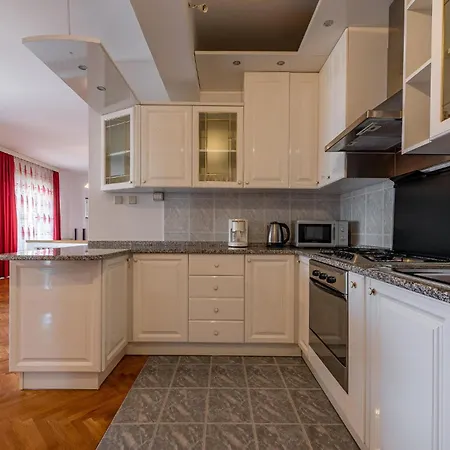 2 Bedroom Beautiful In 아파트 자다르